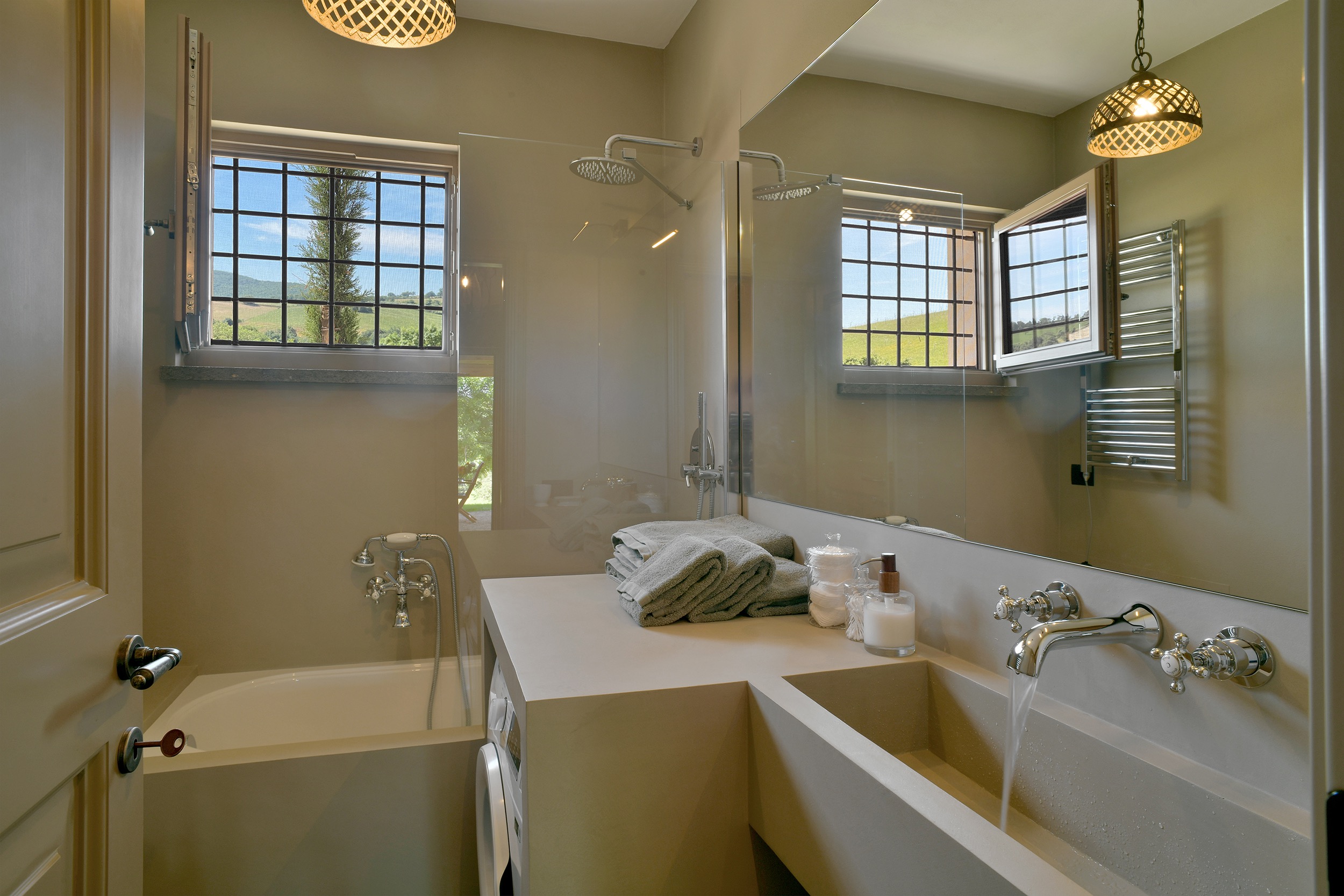 Tenuta Thun La Cerrettaia bathroom