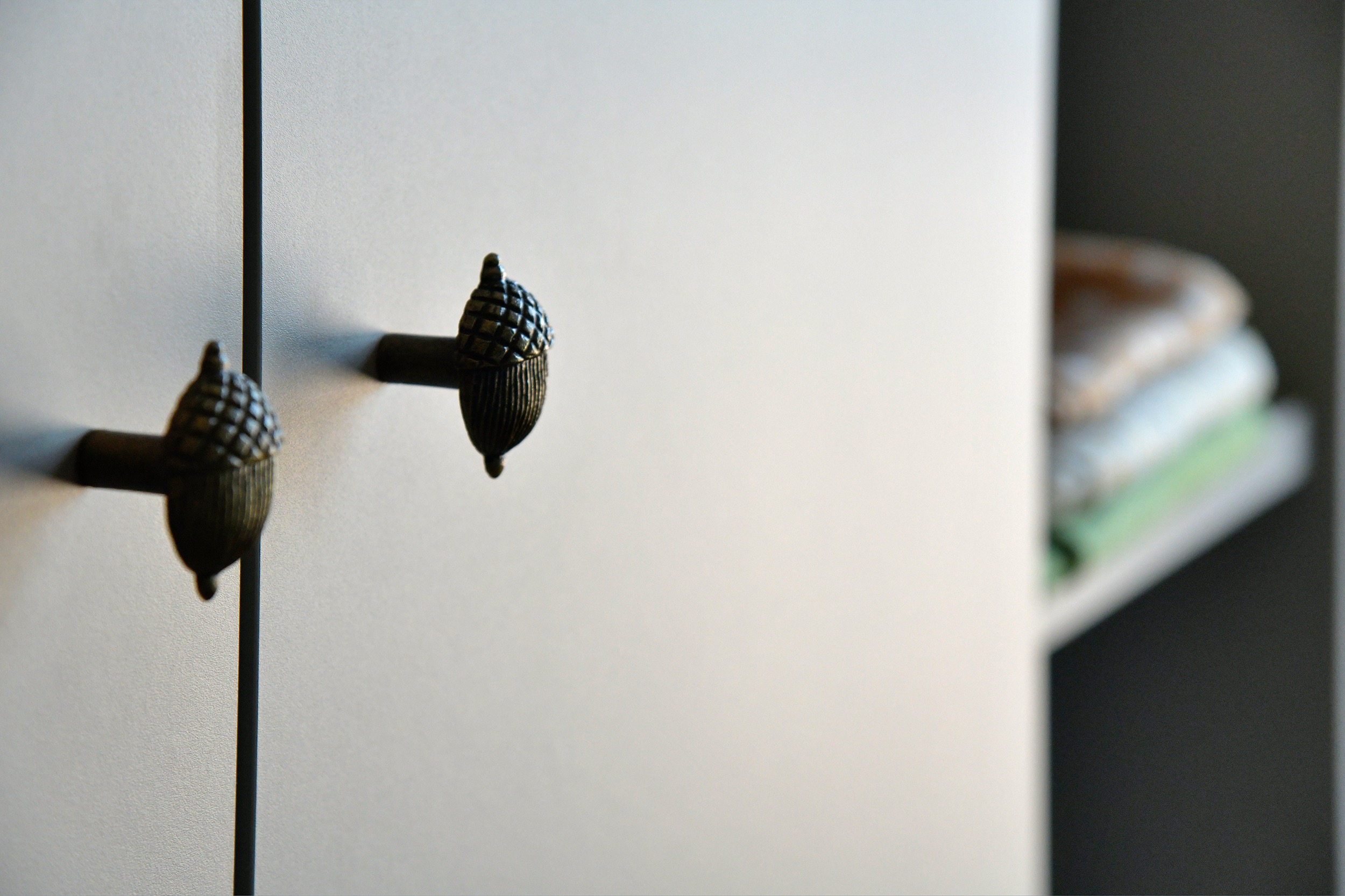 Tenuta Thun La Cerrettaia handles cubboard