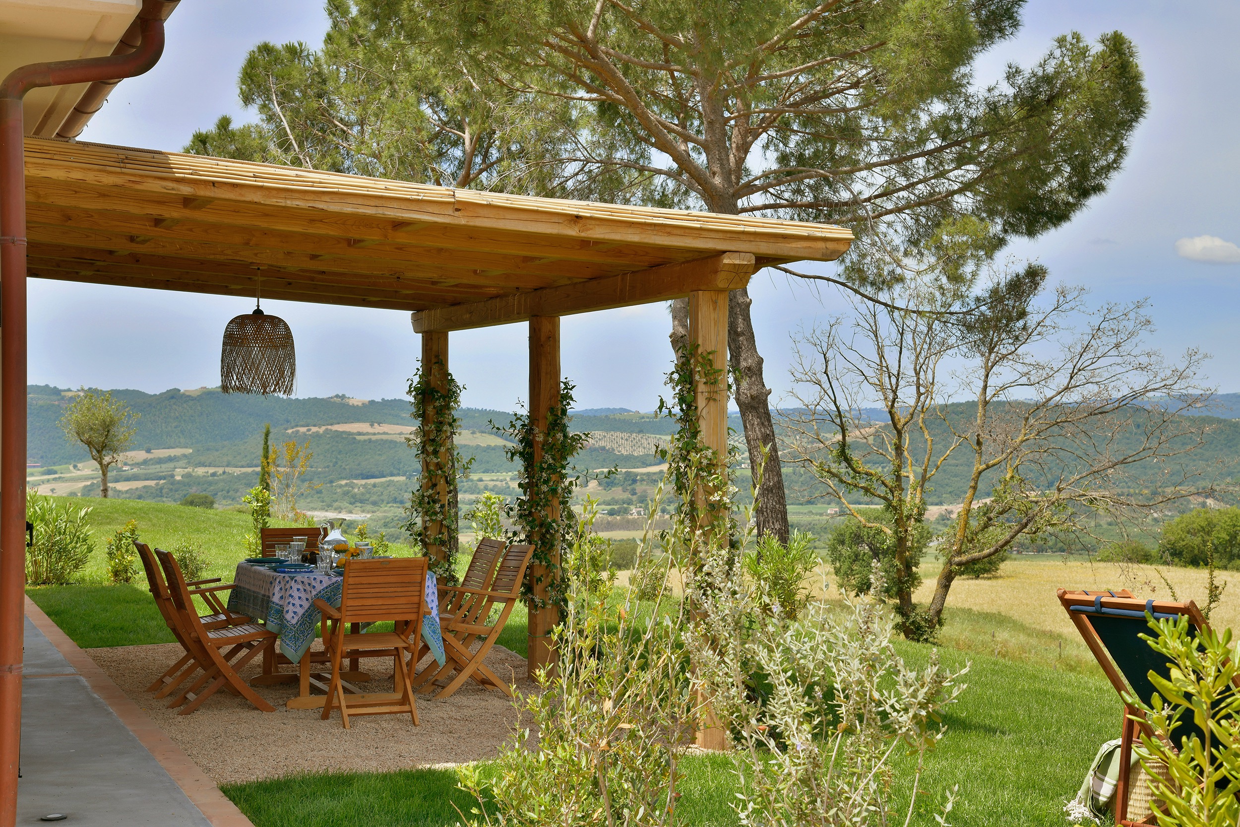 Tenuta Thun La Cerrettaia patio tuscany