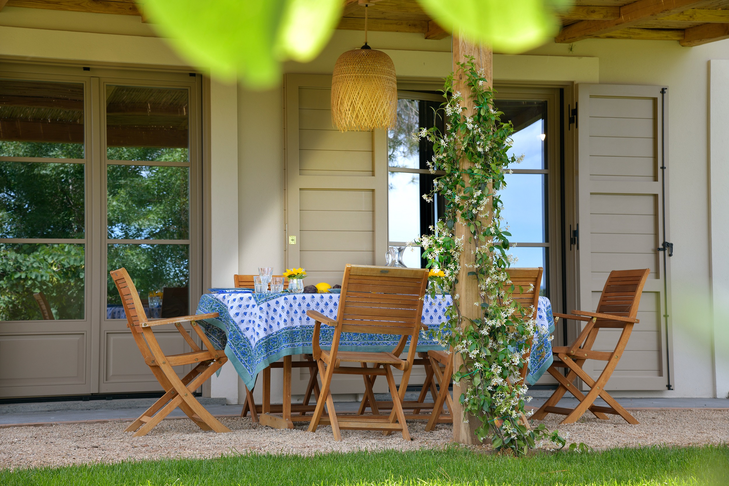 Tenuta Thun La Cerrettaia table