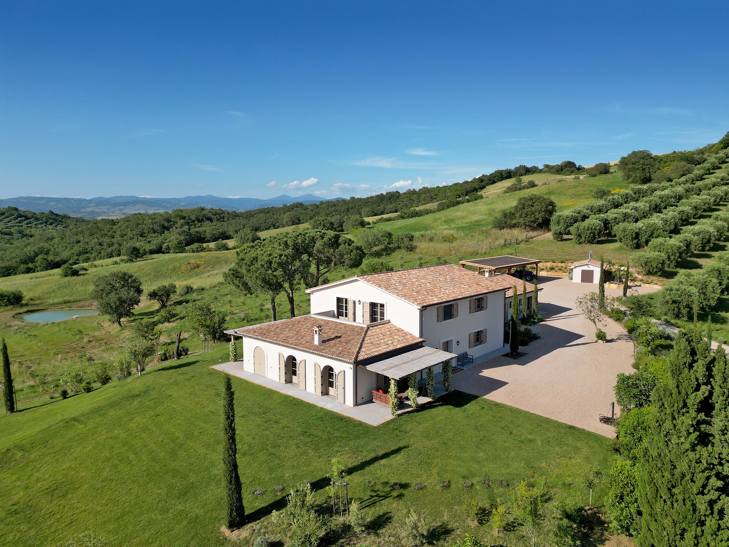 Tenuta Thun drone shot main house