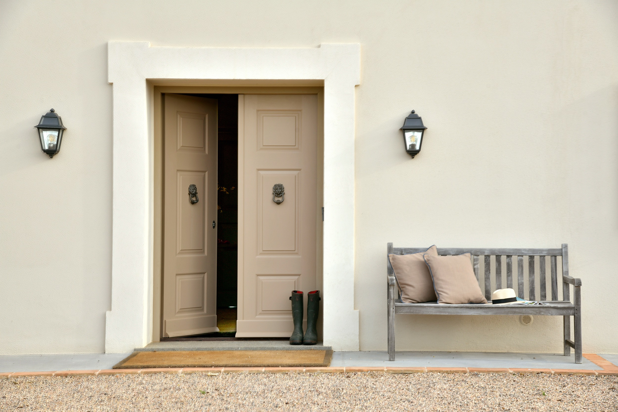 Tenuta Thun entrance door