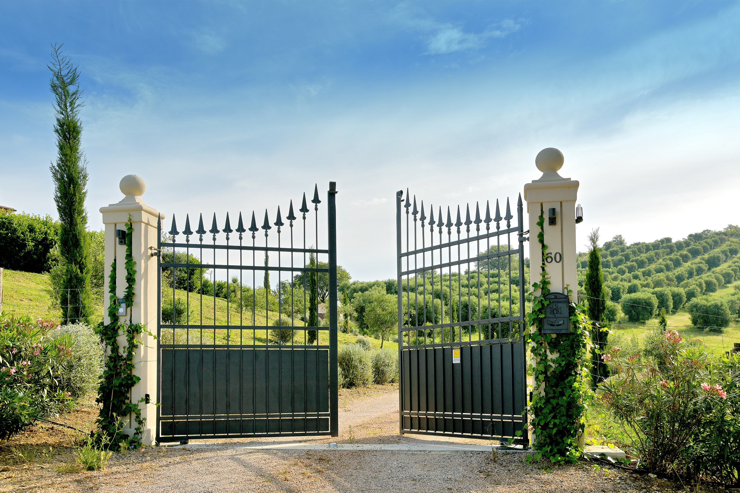 Tenuta Thun estate gate