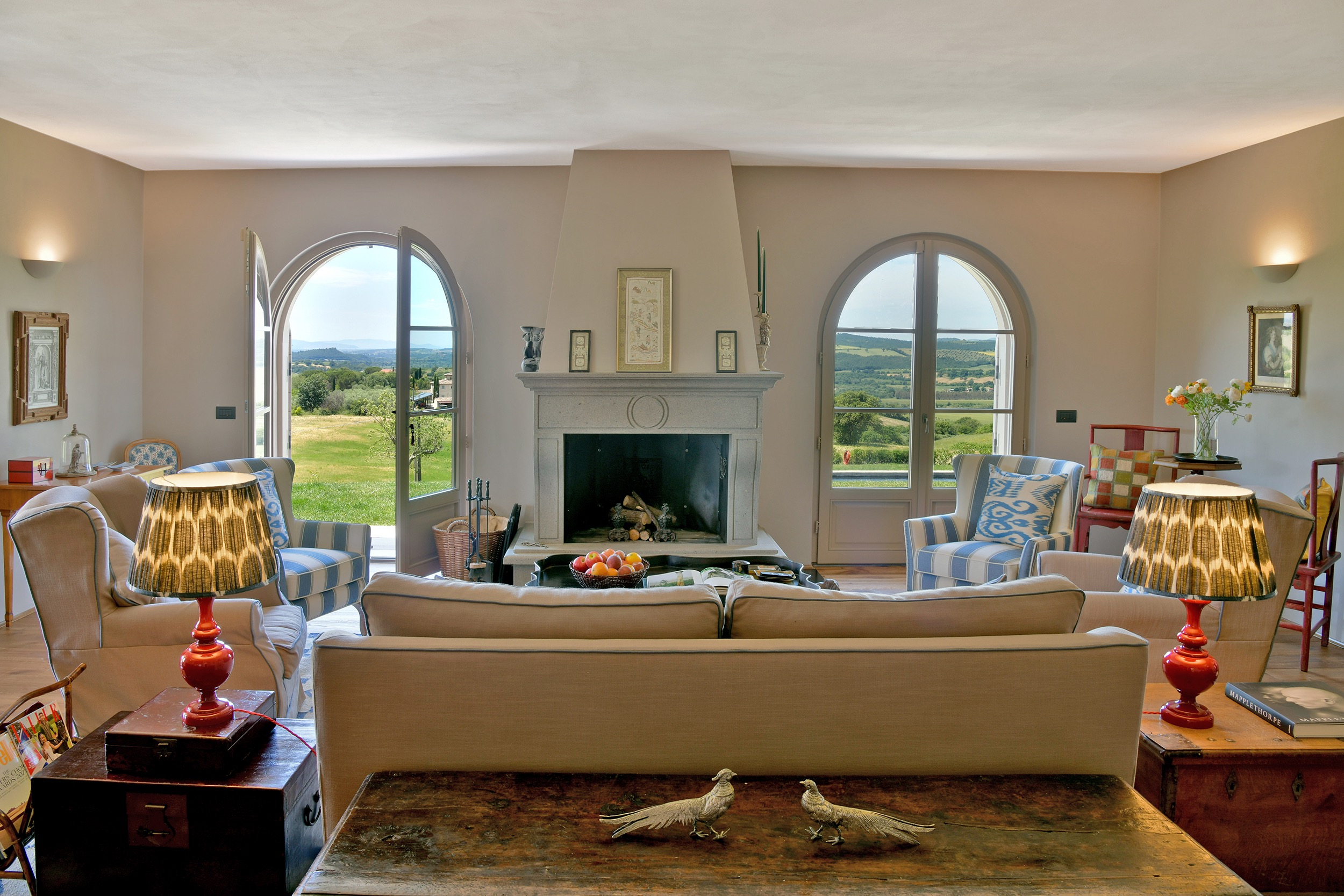 Tenuta Thun livingrooom fireplace