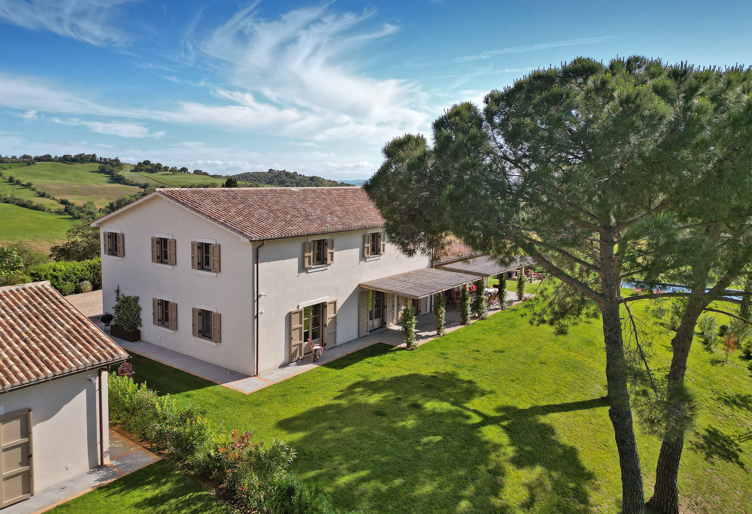 Tenuta Thun main house drone view tree