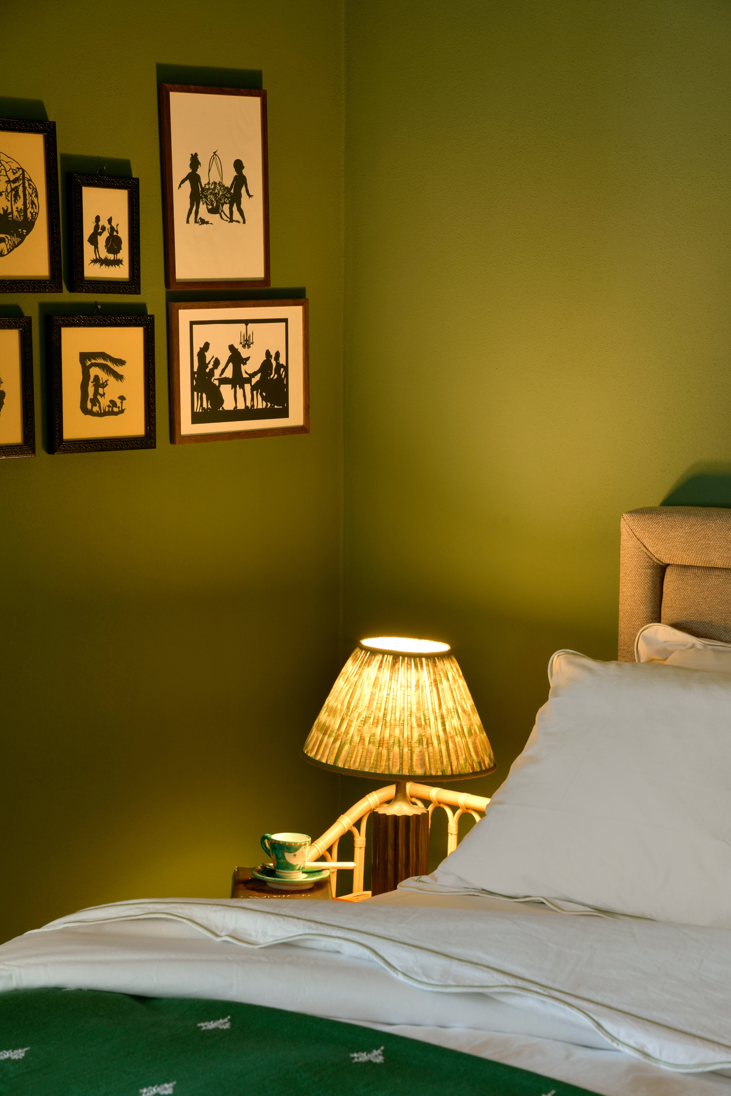 Tenuta-Thun-nightstand-green-guestroom