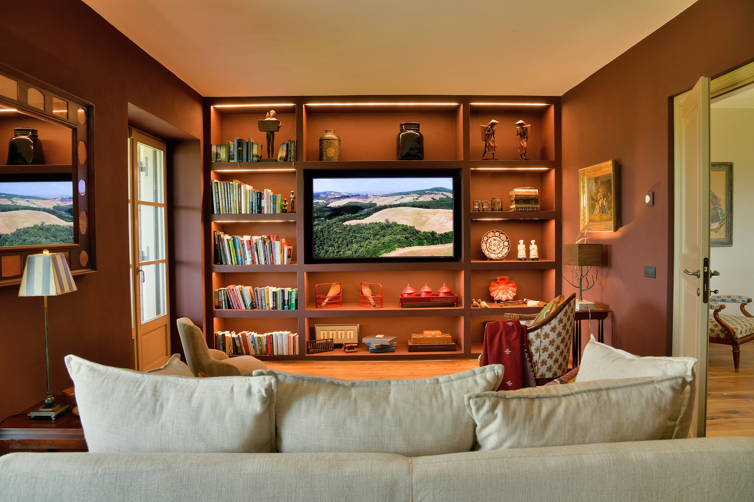 Tenuta Thun tv room with modern smarttv